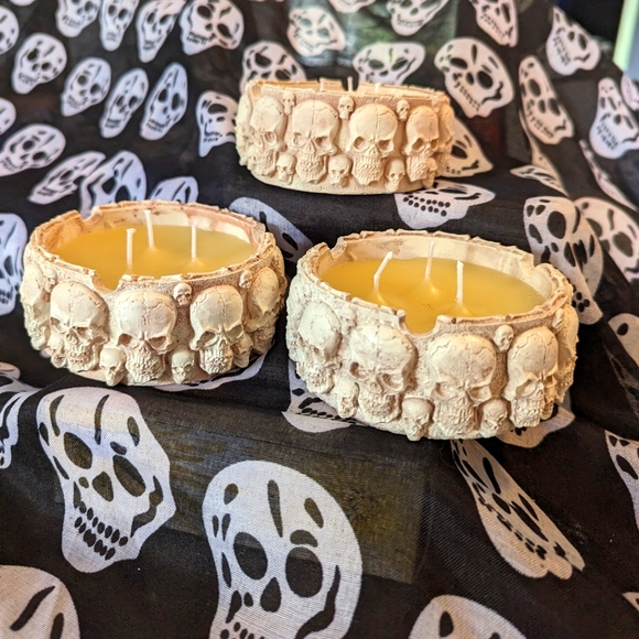 Skull candles - Picture 1 of 2